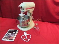 Kitchen Aid Stand Mixer w/ Stainless Steel Bowl