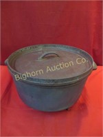 Lodge Cast Iron Footed Dutch Oven #12