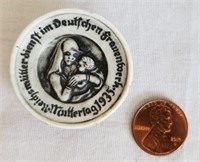 1935 Porcelain German Mothers pin