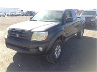 2005 Toyota Tacoma Pickup Truck