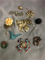 Assortment of Brooches & Hat Pin