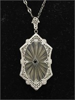 10K White Gold Pendant Neckace