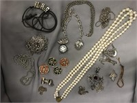 Assortment of Jewellery Items