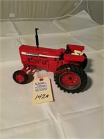 Ertl IHC Farmall 826 Tractor 1/16