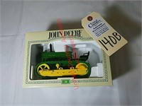 Ertl John Deere 40 Crawler Tractor NIB 1/16