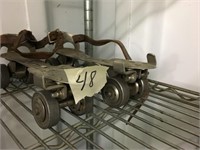 Pair of vintage roller skates       (k 90)