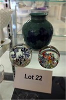 Case 1: Vase & (2) Paperweights -