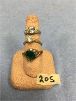 Lot with three rings with artificial stones - cost