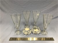 Lot with four etched glass goblets and two crystal