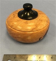 4" carved burrow wood bowl      (a 7)