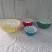 Pyrex 4 bowl set