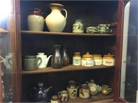 QTY OF SIGNED POTTERY INCLUDES: BENDIGO