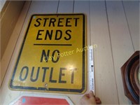 Metal STREET ENDS Sign