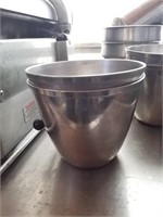 Stainless Steel Bowls 3 Qt Heavy Duty Lot of 2