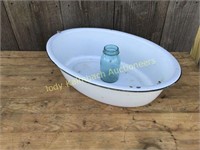 Large Enamel Oval Wash Basin white/blue