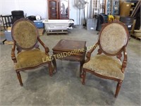 2 VINTAGE WOOD FRAME CHAIRS & ORNATE END TABLE