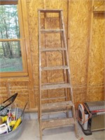 WOODEN STEP LADDERS-2