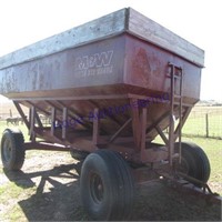 M&W gravity wagon on gear