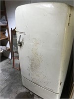 Westinghouse Old Refrigerator (works)