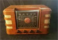 Antique Tube Radio American Overseas
