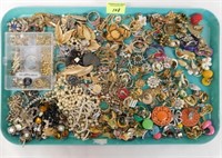 GROUPING OF COSTUME JEWELRY