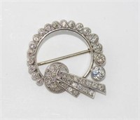 18ct white gold brooch with graduating diamonds