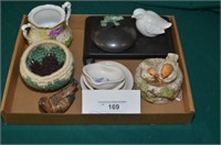 ASSORTED LOT OF BIRDS & ASIAN STAND