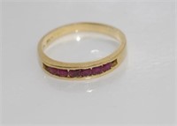 18ct yellow gold ring set with rubies