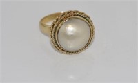 9ct gold and mabe pearl ring