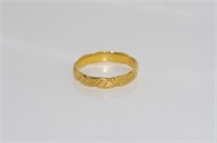 21ct yellow gold ring with engraving