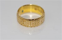 Victorian 18ct yellow gold engraved band
