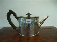 George III silver teapot, 431g tw