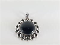 STERLING SILVER ROUND ONYX PENDANT
