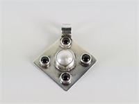 STERLING SILVER PEARL AND ONYX PENDANT