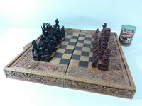 Jeu d'échecs en bois sculpté