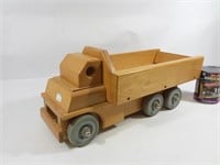 Camion à bennes artisanal en bois