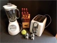 SELECTION OF SMALL KITCHEN APPLIANCES