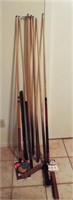 SELECTION OF CUE STICKS AND ACCESSORIES