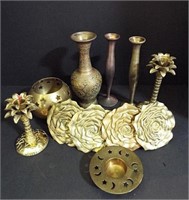 SELECTION OF METAL HOME DÉCOR ITEMS