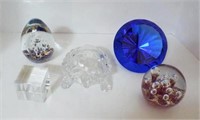SELECTION OF PAPERWEIGHTS