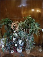 SELECTION OF FAUX FLORALS AND PLANTS