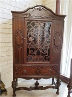 ANTIQUE CHINA CABINET APPLIED DÉCOR