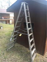 9' wood step ladder
