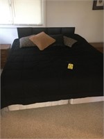 King size bed w/bedding