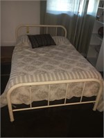 Full size iron bed