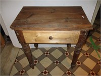 Bureau en bois avec tiroir
