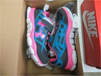 UNDER ARMOUR SNEAKERS SIZE 12 KIDS