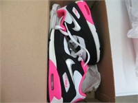 NIKE SNEAKERS - SIZE 8 CHILDS