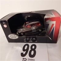 COLLECTORS DIE-CAST METAL LONDON TAXI STILL IN