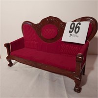 VICTORIAN STYLE DOLL SOFA 20 IN